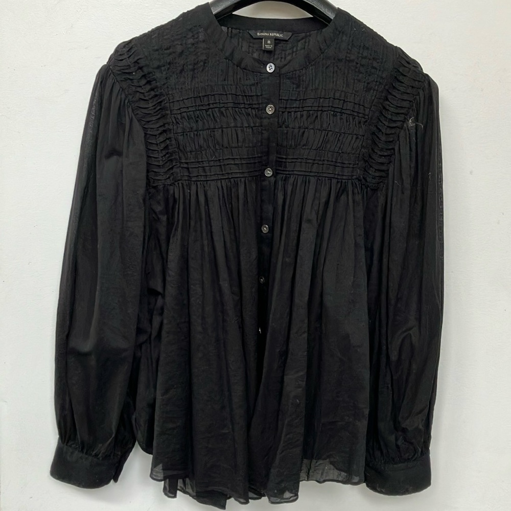 Super feminine, Gauzy 100% cotton swing style peasant blouse.